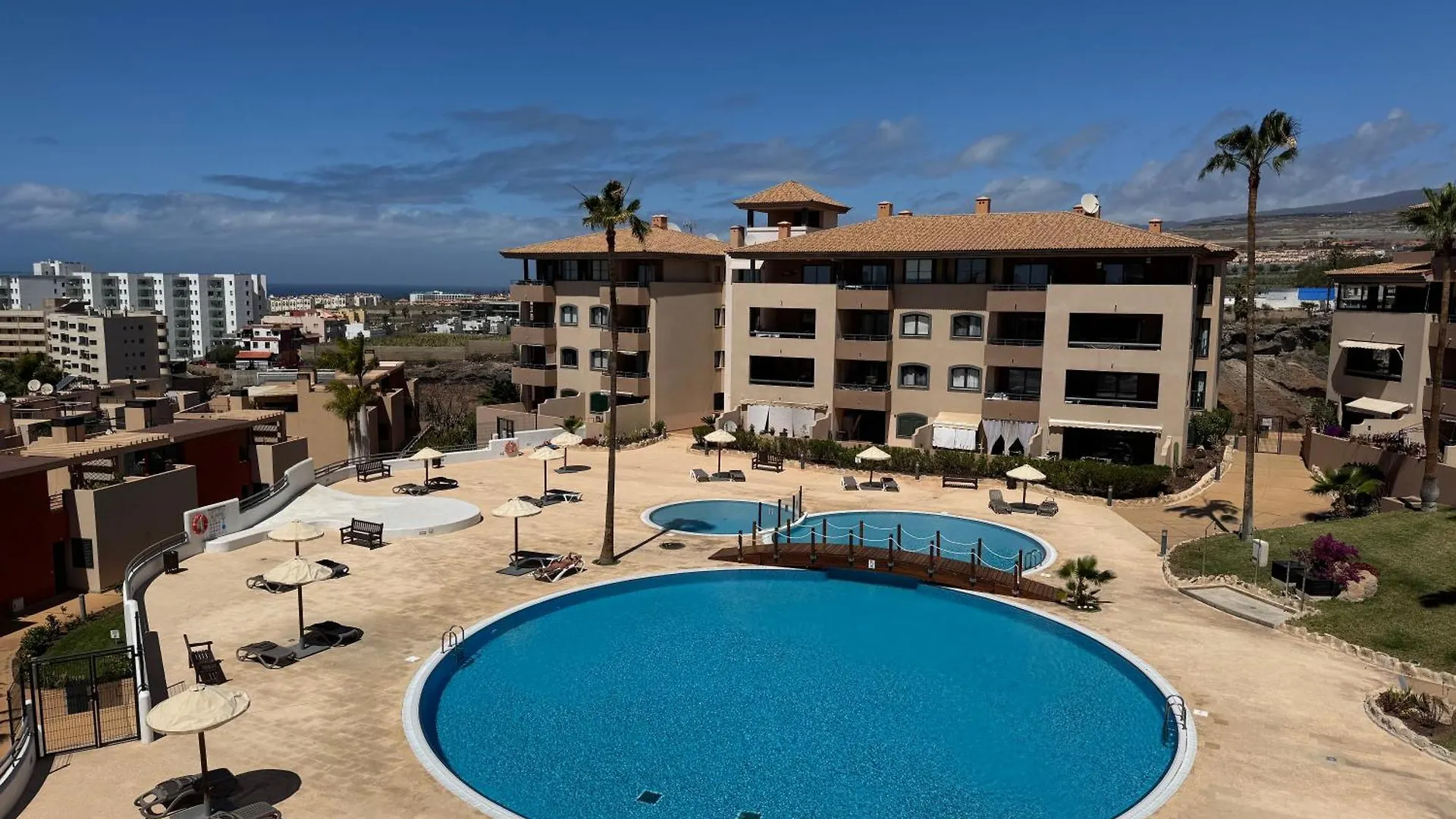 Family-Friendly Oasis In Playa Paraiso With Panoramic Terrace & Private Parking In Tenerife 스페인