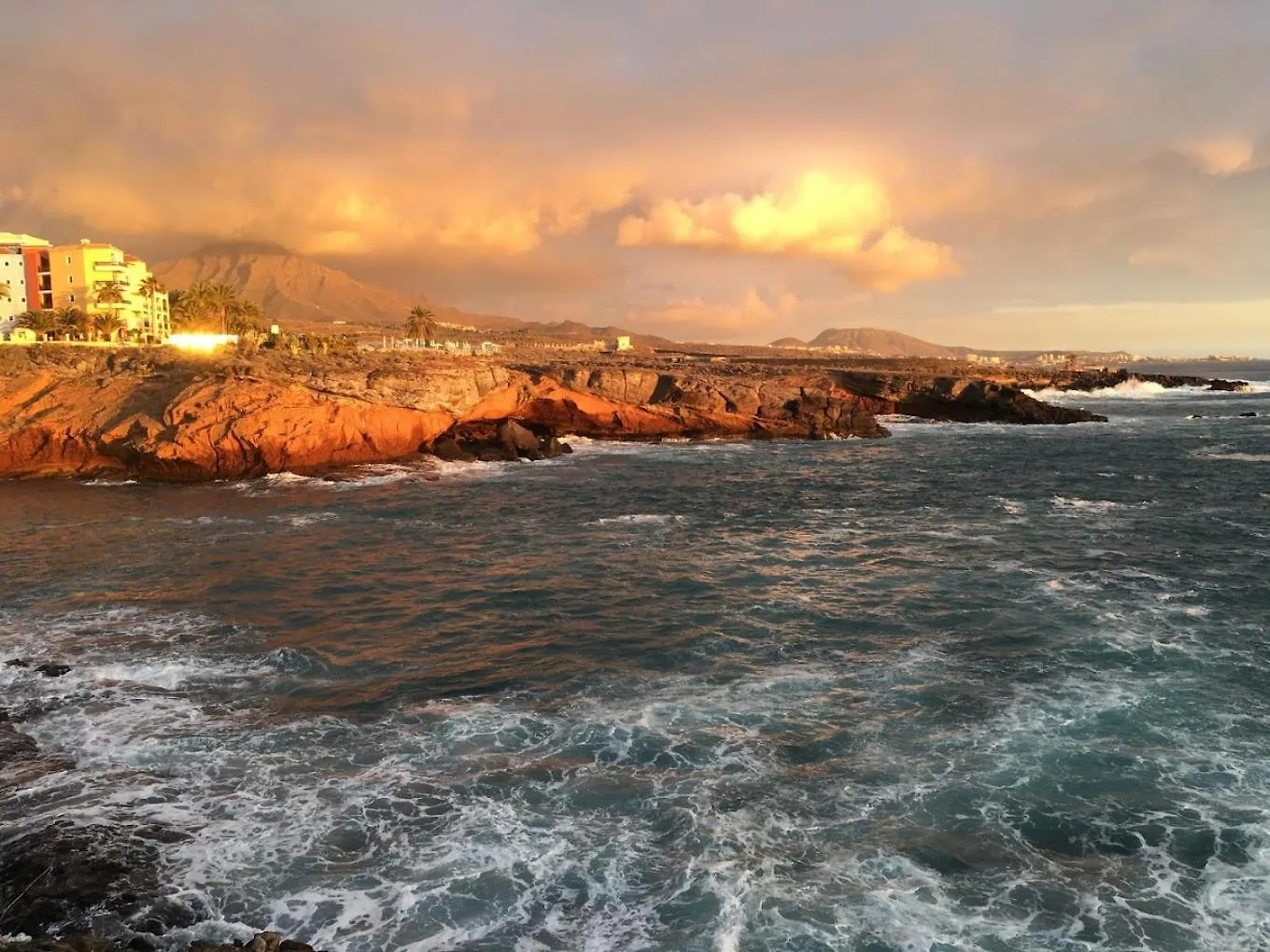 Family-Friendly Oasis In Playa Paraiso With Panoramic Terrace & Private Parking In Tenerife 아파트 플라야 파라이소