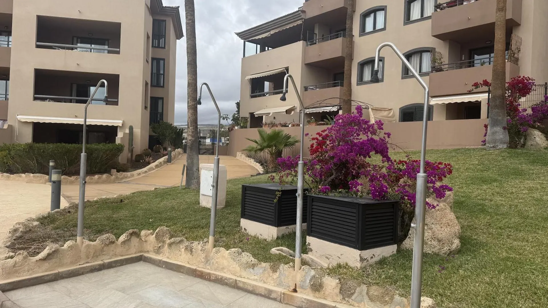 Family-Friendly Oasis In Playa Paraiso With Panoramic Terrace & Private Parking In Tenerife 아파트