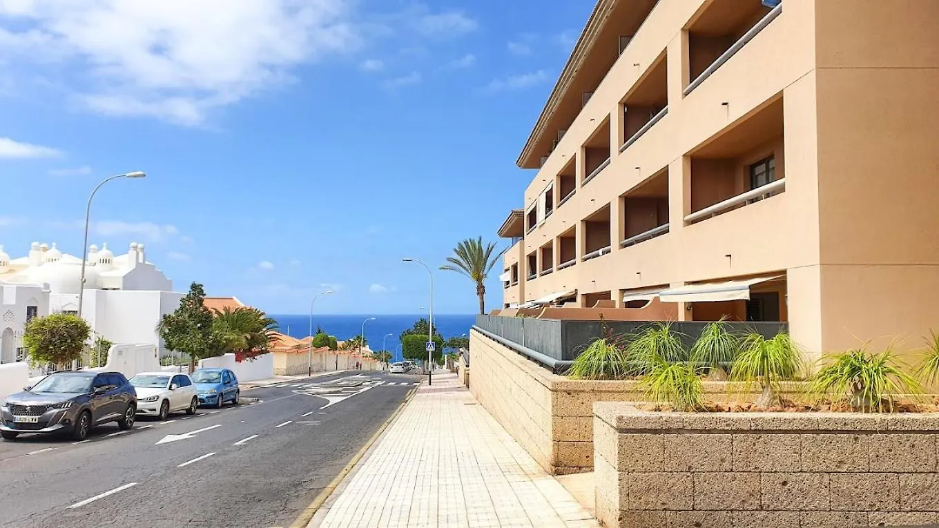 Family-Friendly Oasis In Playa Paraiso With Panoramic Terrace & Private Parking In Tenerife 플라야 파라이소